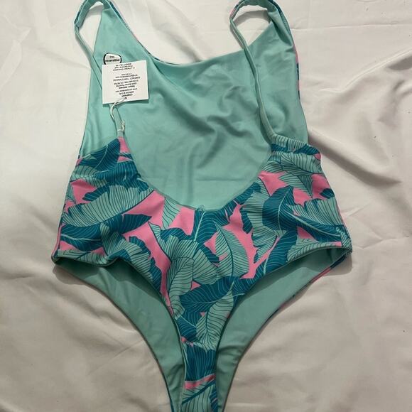 NWT Arrow & Eve Beach Vacation Reversible One Piece Swim Bathing Suit Size M - Picture 2 of 8